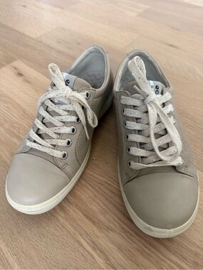 Ecco Women's Taupe/Beige Leather Lace-Up Sneakers